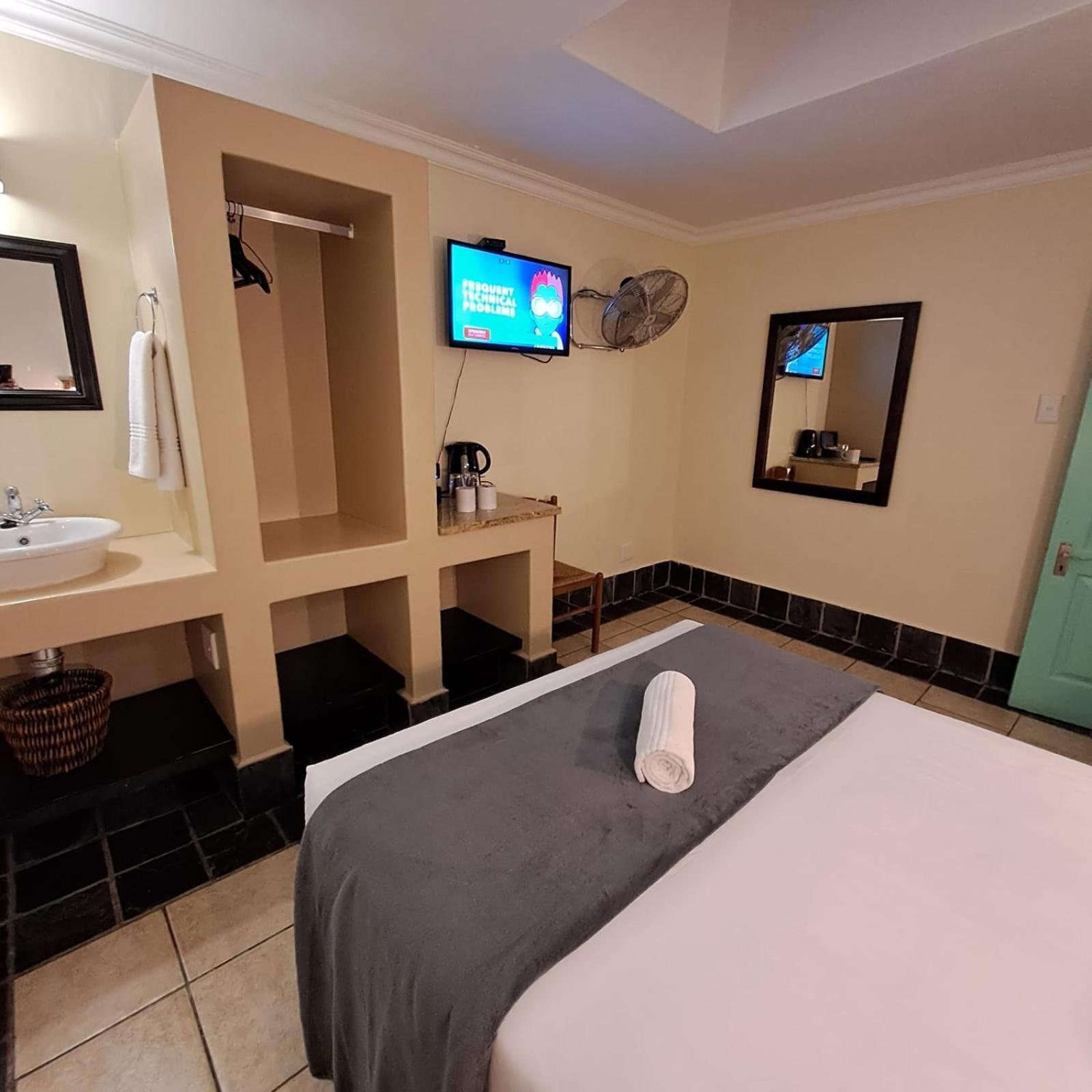 Green Door Guesthouse Моссел-Бей Номер фото